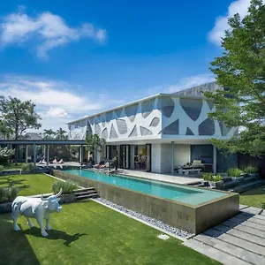 Issi Villa